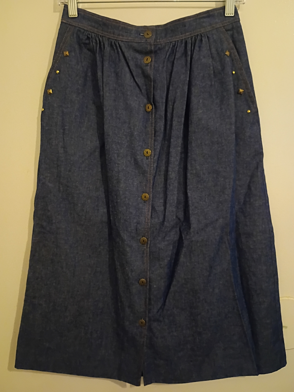 VTG Women's Navy Blue Button-Front Midi Skirt with Stud Accents‎ Sz 12